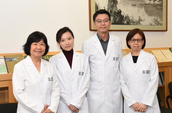 Dr Martin Cheung, Associate Professor of the School of Biomedical Sciences, HKUMed  (2nd right) and Dr Jessica Liu Aijia, Research Assistant Professor of the Department of Anaesthesiology and Deputy Director of the Laboratory and Clinical Research Institute for Pain, HKUMed (2nd left) together with their research team members.